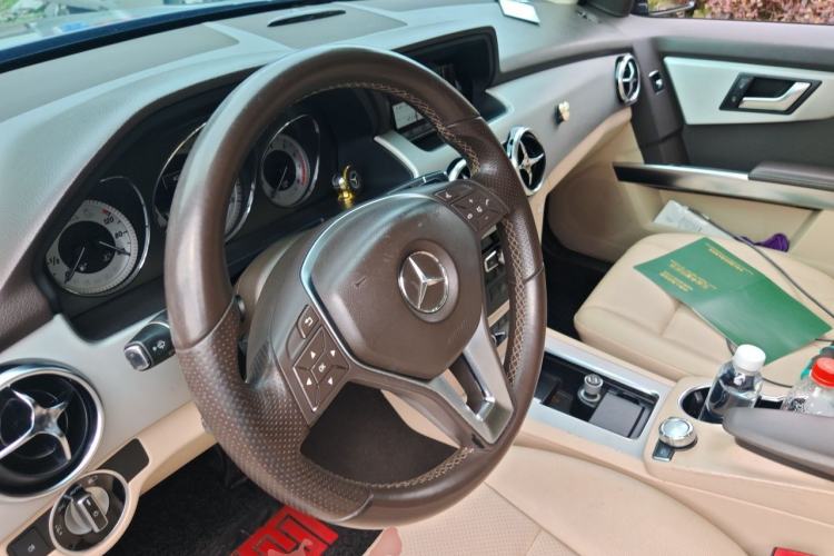 Used Mercedes-Benz GLK-Class 2012 GLK 300 4MATIC Luxury Model Steering Wheel