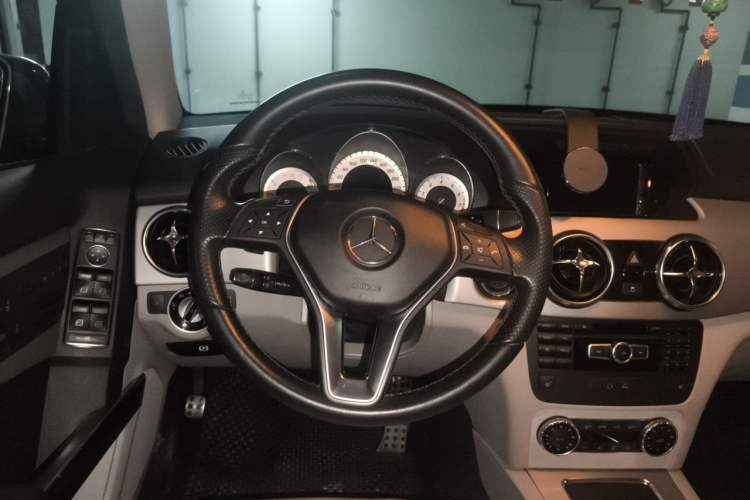 Used Mercedes-Benz GLK-Class 2012 GLK 300 4MATIC Dynamic Edition Steering Wheel