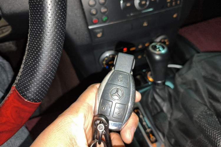 Used Mercedes-Benz GLK-Class 2012 GLK 300 4MATIC Luxury Model Vehicle Key