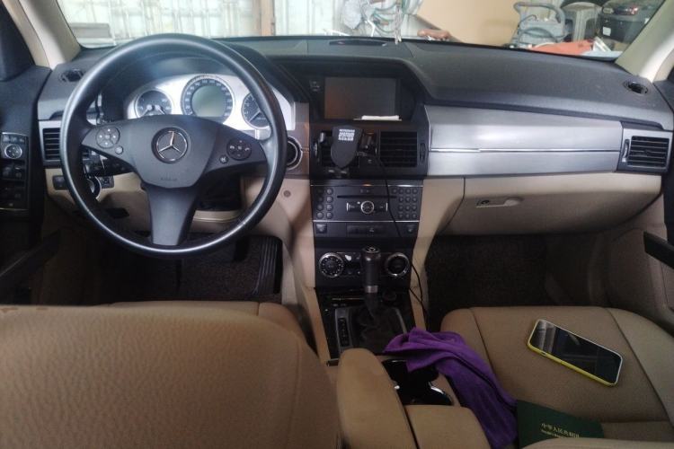 Used Mercedes-Benz GLK-Class 2012 GLK 300 4MATIC Fashion Model Center Console