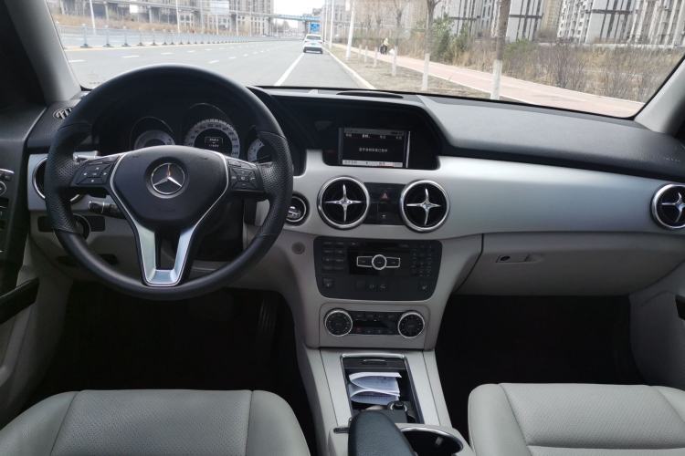 Used Mercedes-Benz GLK-Class 2012 GLK 300 4MATIC Fashion Model Center Console