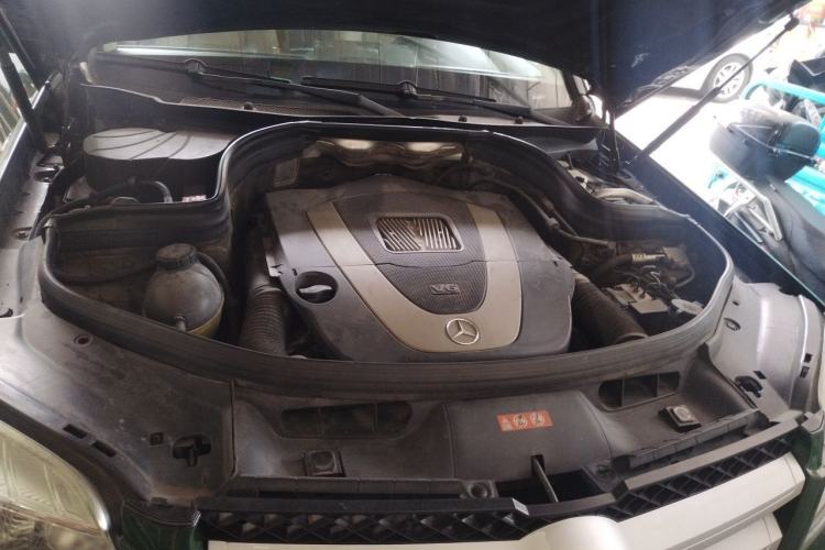 Used Mercedes-Benz GLK-Class 2012 GLK 300 4MATIC Fashion Model Engine Bay