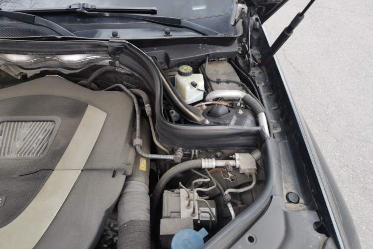 Used Mercedes-Benz GLK-Class 2012 GLK 300 4MATIC Fashion Model Engine Bay Left