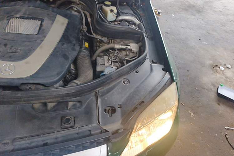 Used Mercedes-Benz GLK-Class 2012 GLK 300 4MATIC Fashion Model Engine Bay Left