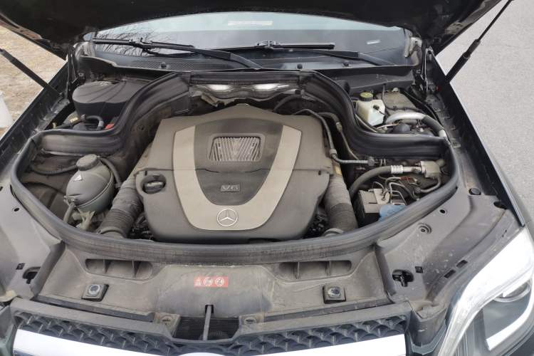 Used Mercedes-Benz GLK-Class 2012 GLK 300 4MATIC Fashion Model Engine Bay
