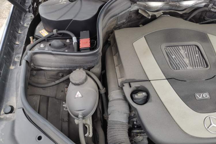 Used Mercedes-Benz GLK-Class 2012 GLK 300 4MATIC Fashion Model Engine Bay Right
