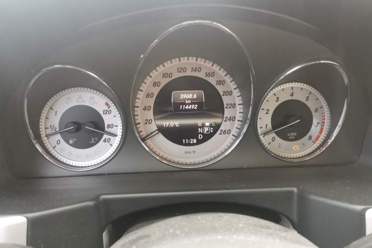 Used Mercedes-Benz GLK-Class 2012 GLK 300 4MATIC Fashion Model Odometer Close Up