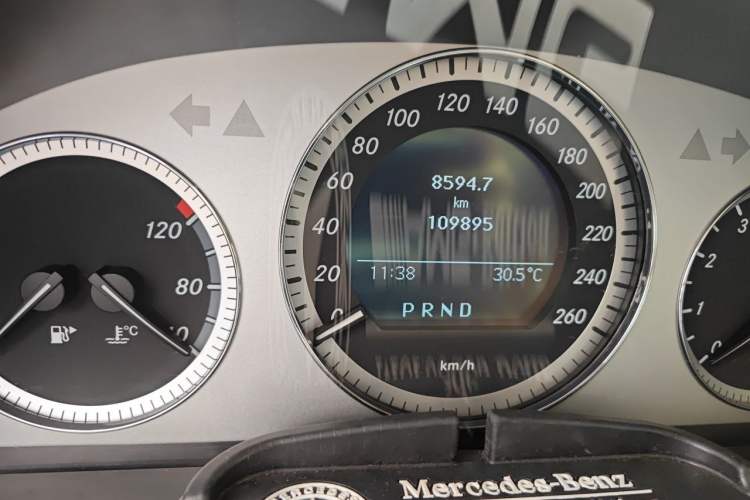 Used Mercedes-Benz GLK-Class 2012 GLK 300 4MATIC Fashion Model Odometer Close Up