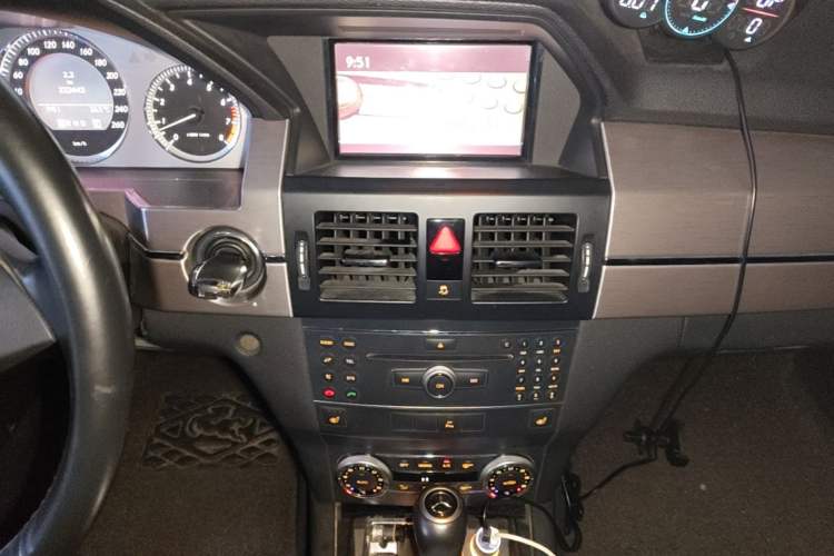 Used Mercedes-Benz GLK-Class 2012 GLK 300 4MATIC Fashion Model Audio And AC Panel