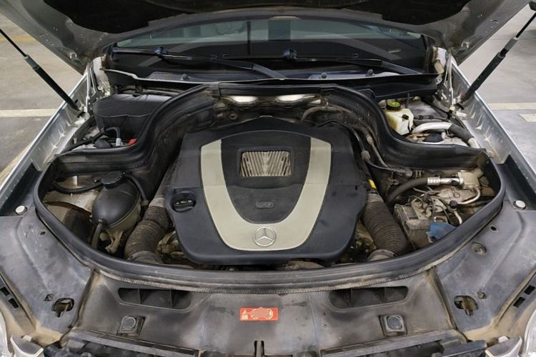 Used Mercedes-Benz GLK-Class 2012 GLK 300 4MATIC Fashion Model Engine Bay