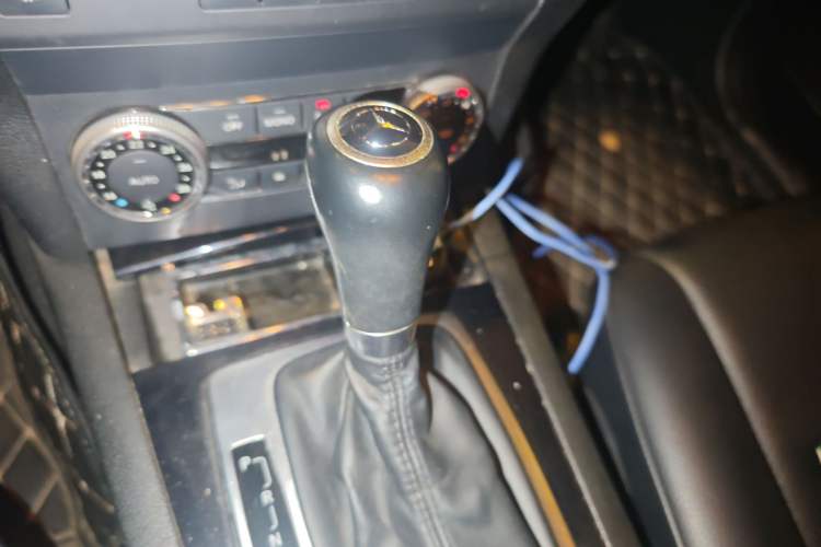 Used Mercedes-Benz GLK-Class 2012 GLK 300 4MATIC Dynamic Edition Gear Lever