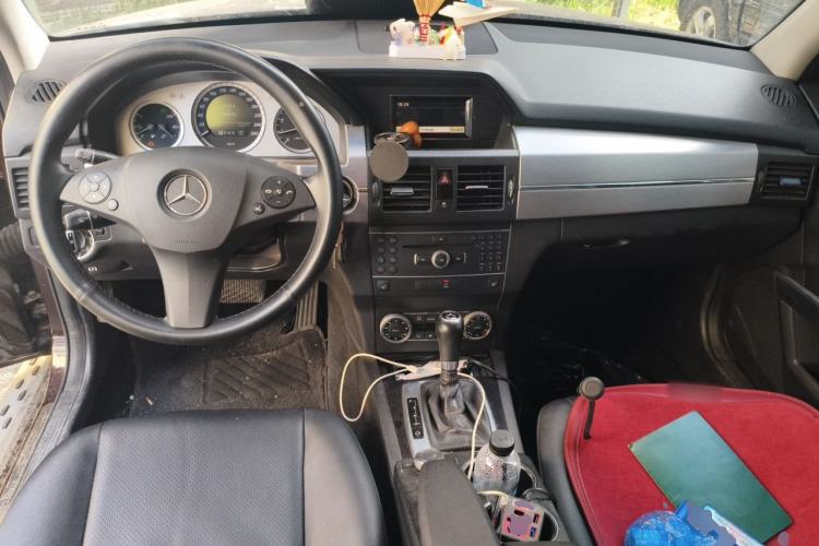 Used Mercedes-Benz GLK-Class 2012 GLK 300 4MATIC Dynamic Edition Center Console