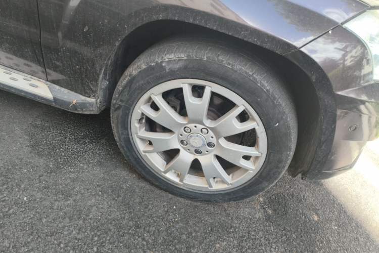 Used Mercedes-Benz GLK-Class 2012 GLK 300 4MATIC Dynamic Edition Right Front Wheel Hub