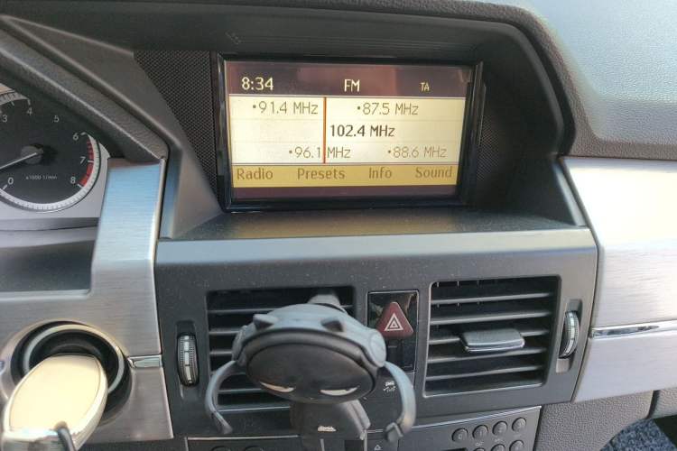 Used Mercedes-Benz GLK-Class 2012 GLK 300 4MATIC Dynamic Edition Audio And AC Panel