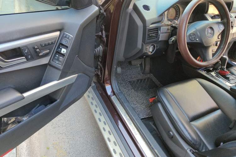 Used Mercedes-Benz GLK-Class 2012 GLK 300 4MATIC Dynamic Edition Driver Seat