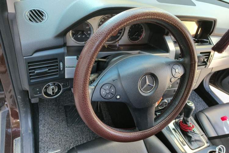 Used Mercedes-Benz GLK-Class 2012 GLK 300 4MATIC Dynamic Edition Steering Wheel