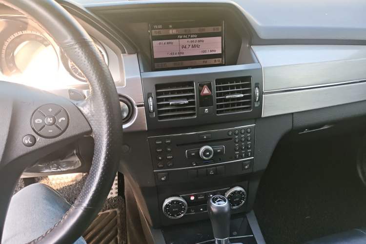 Used Mercedes-Benz GLK-Class 2012 GLK 300 4MATIC Luxury Model Audio And AC Panel
