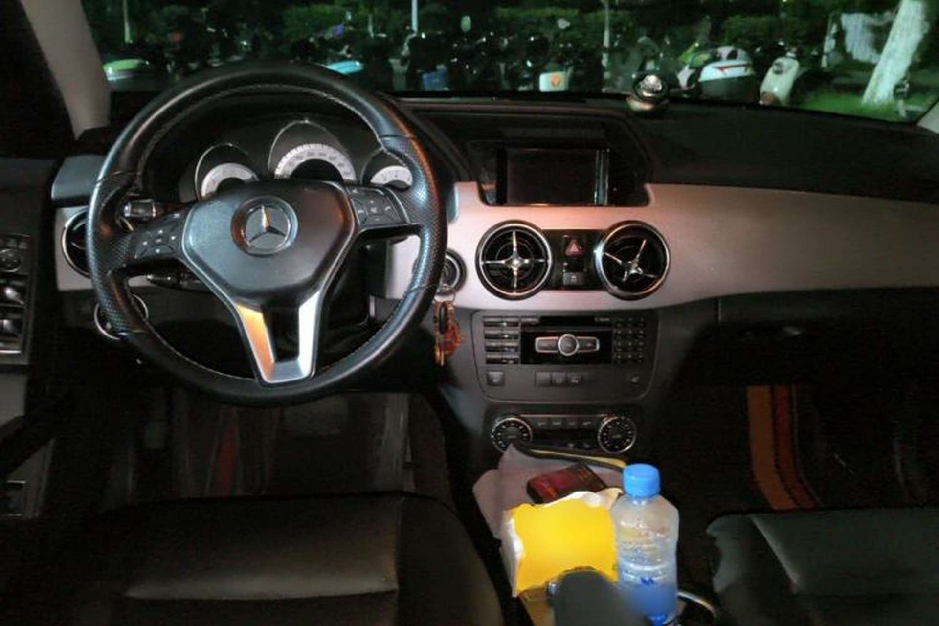 Used Mercedes-Benz GLK-Class 2012 GLK 300 4MATIC Fashion Model Center Console