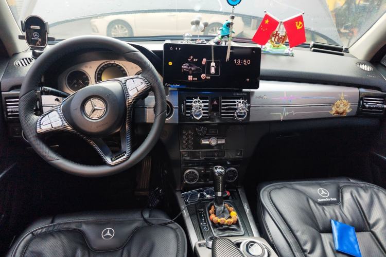 Used Mercedes-Benz GLK-Class 2012 GLK 300 4MATIC Dynamic Edition Center Console