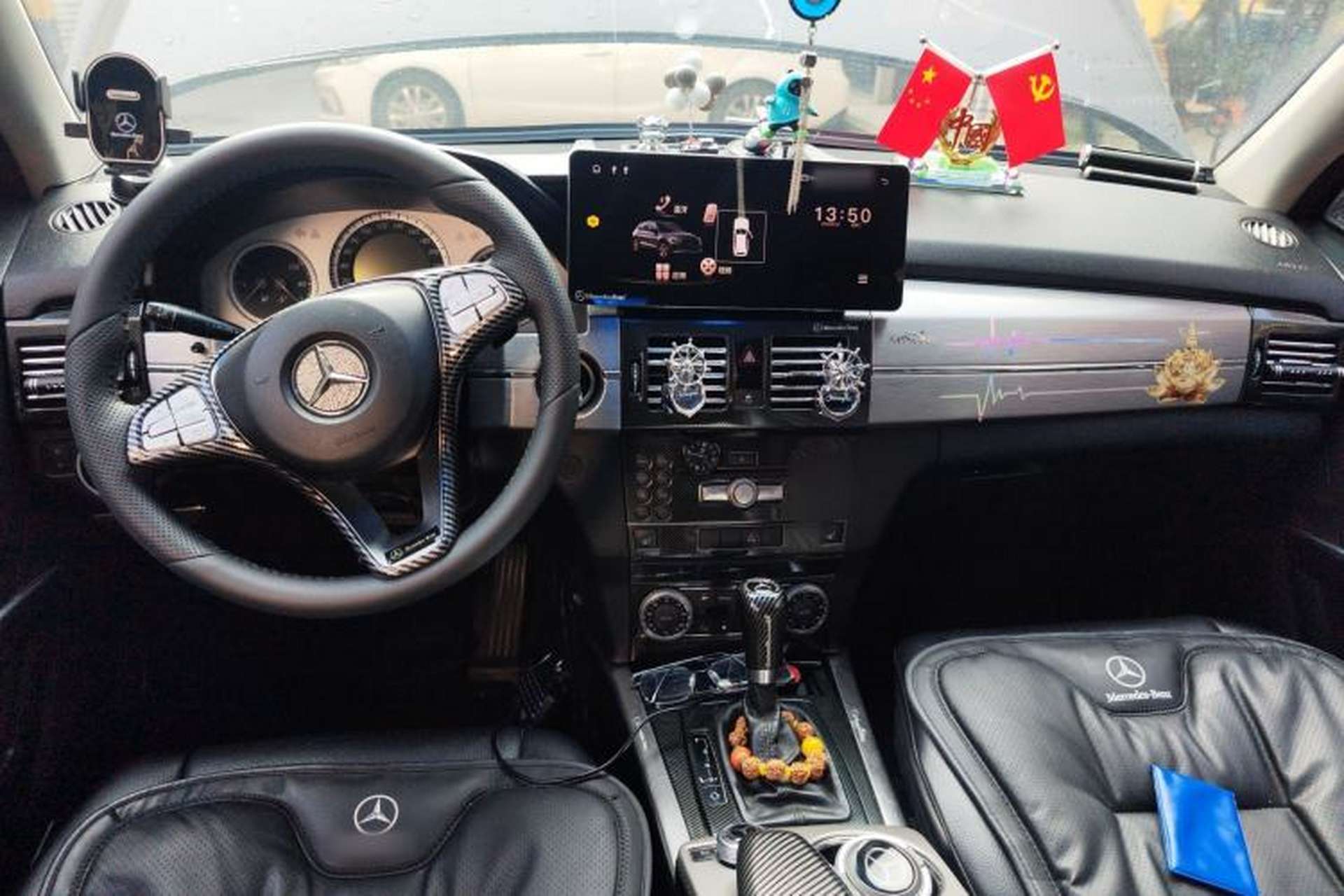Used Mercedes-Benz GLK-Class 2012 GLK 300 4MATIC Dynamic Edition Center Console