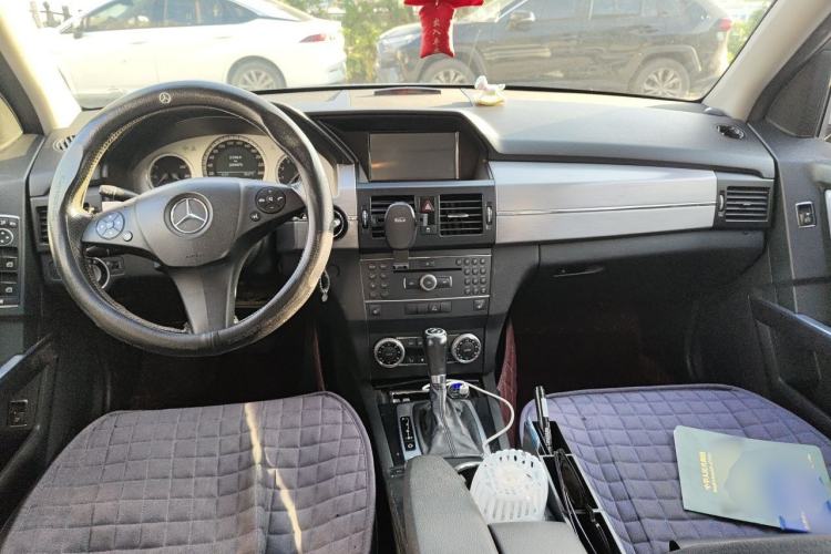 Used Mercedes-Benz GLK-Class 2012 GLK 300 4MATIC Fashion Model Center Console