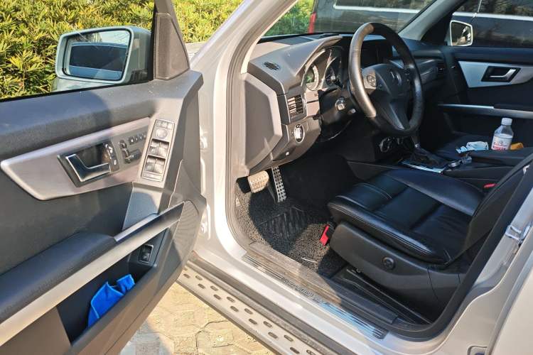 Used Mercedes-Benz GLK-Class 2012 GLK 300 4MATIC Luxury Model Driver Seat