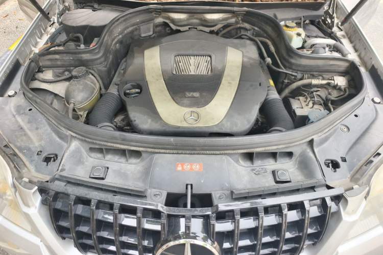 Used Mercedes-Benz GLK-Class 2012 GLK 300 4MATIC Fashion Model Engine Bay