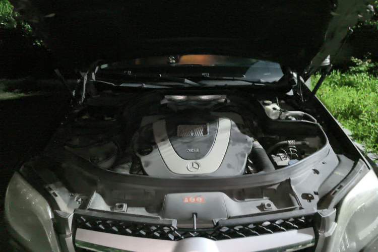 Used Mercedes-Benz GLK-Class 2012 GLK 300 4MATIC Fashion Model Engine Bay