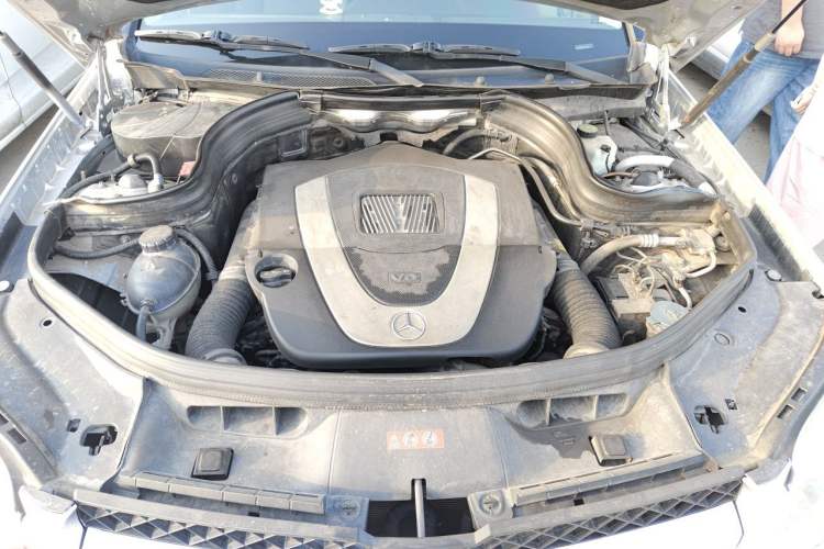 Used Mercedes-Benz GLK-Class 2012 GLK 300 4MATIC Fashion Model Engine Bay