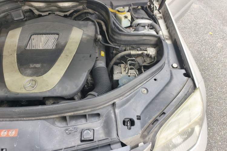 Used Mercedes-Benz GLK-Class 2012 GLK 300 4MATIC Fashion Model Engine Bay Left