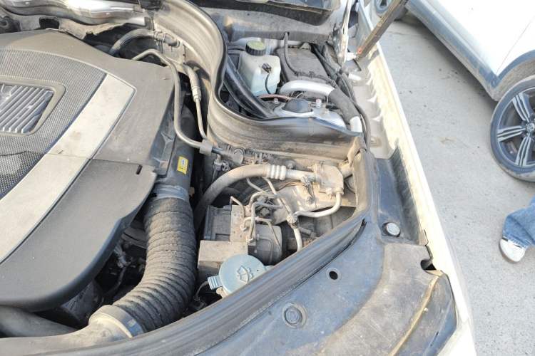 Used Mercedes-Benz GLK-Class 2012 GLK 300 4MATIC Fashion Model Engine Bay Left