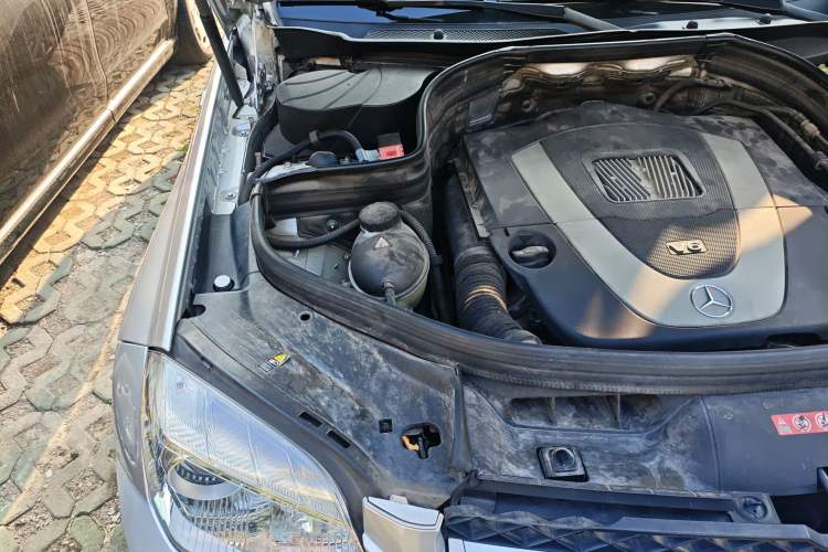 Used Mercedes-Benz GLK-Class 2012 GLK 300 4MATIC Luxury Model Engine Bay Right