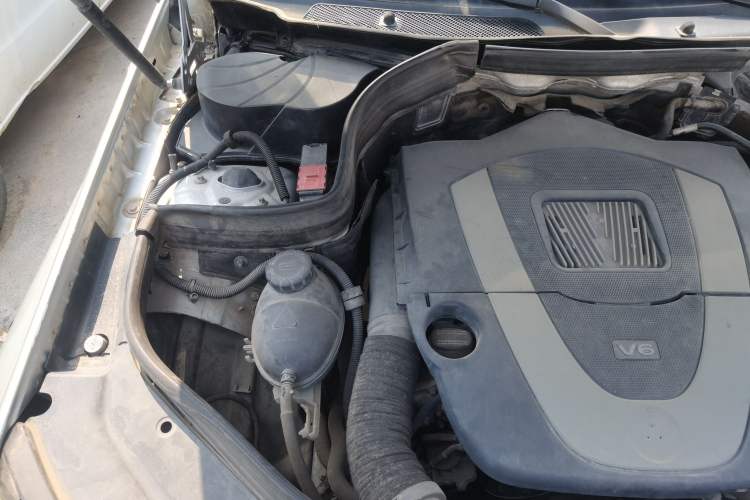 Used Mercedes-Benz GLK-Class 2012 GLK 300 4MATIC Dynamic Edition Engine Bay Right