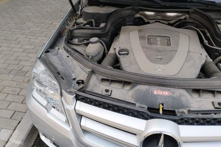 Used Mercedes-Benz GLK-Class 2012 GLK 300 4MATIC Fashion Model Engine Bay Right