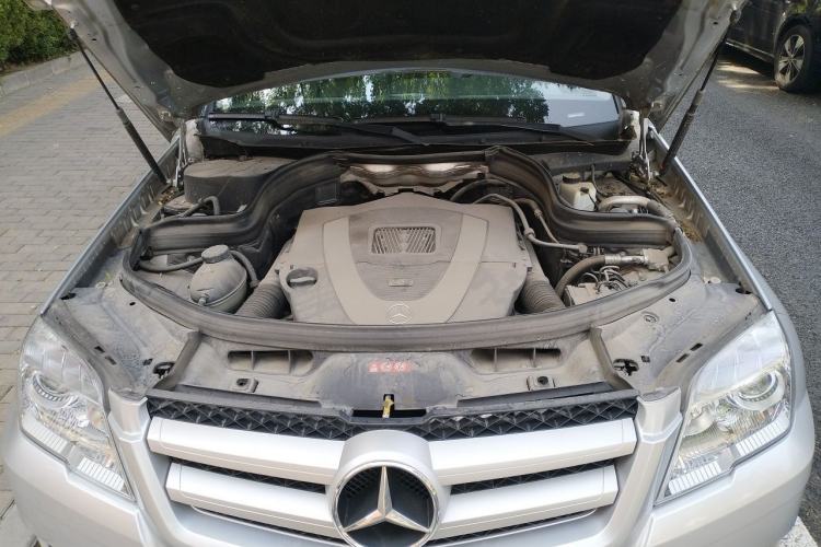 Used Mercedes-Benz GLK-Class 2012 GLK 300 4MATIC Fashion Model Engine Bay