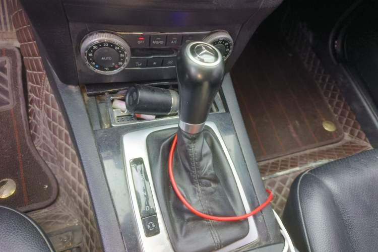 Used Mercedes-Benz GLK-Class 2012 GLK 300 4MATIC Dynamic Edition Gear Lever
