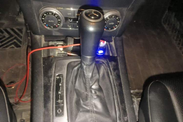 Used Mercedes-Benz GLK-Class 2012 GLK 300 4MATIC Dynamic Edition Gear Lever
