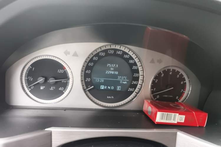 Used Mercedes-Benz GLK-Class 2012 GLK 300 4MATIC Fashion Model Odometer Close Up