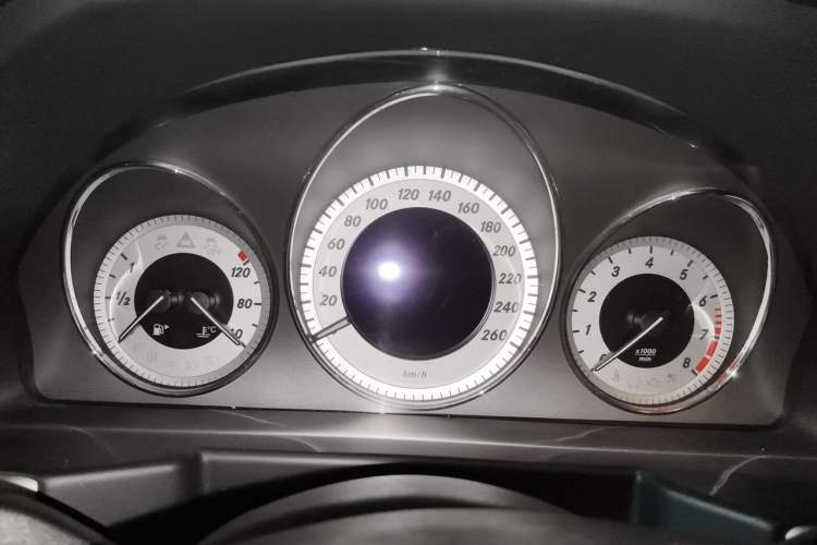 Used Mercedes-Benz GLK-Class 2012 GLK 300 4MATIC Fashion Model Odometer Close Up