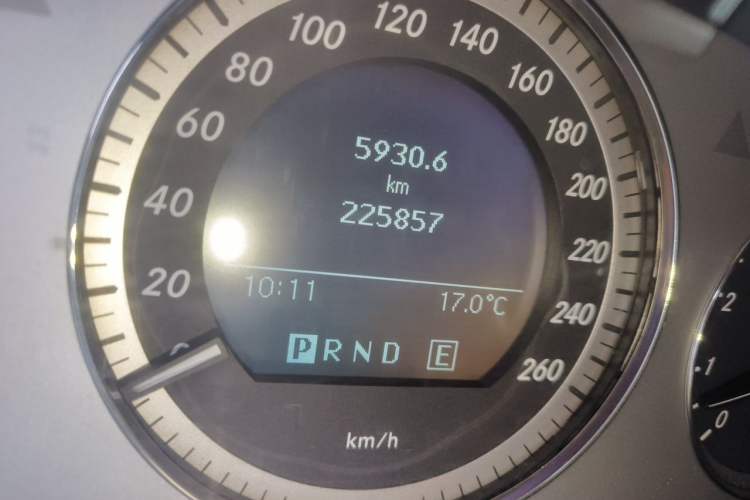 Used Mercedes-Benz GLK-Class 2012 GLK 300 4MATIC Dynamic Edition Odometer Close Up