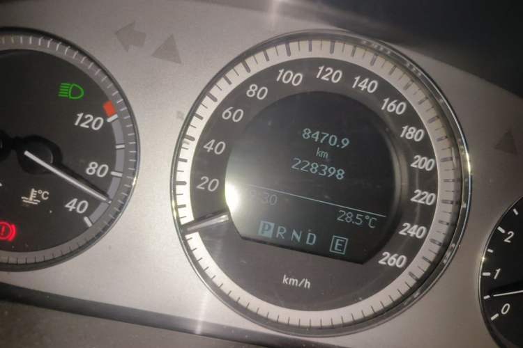 Used Mercedes-Benz GLK-Class 2012 GLK 300 4MATIC Dynamic Edition Odometer Close Up