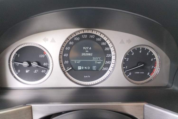 Used Mercedes-Benz GLK-Class 2012 GLK 300 4MATIC Fashion Model Odometer Close Up