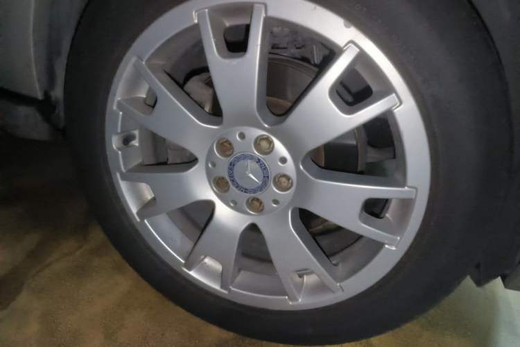 Used Mercedes-Benz GLK-Class 2012 GLK 300 4MATIC Dynamic Edition Right Front Wheel Hub