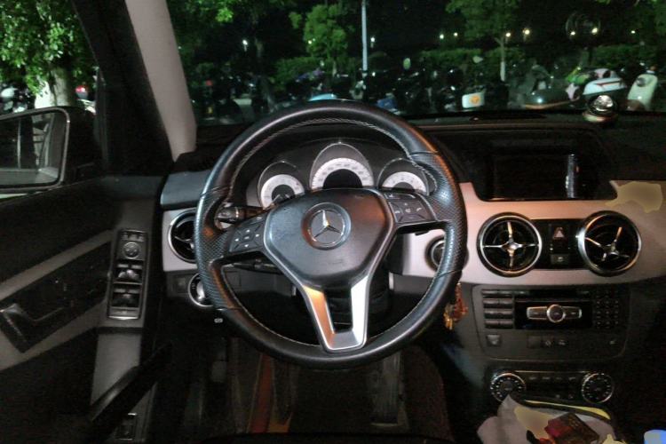 Used Mercedes-Benz GLK-Class 2012 GLK 300 4MATIC Fashion Model Steering Wheel
