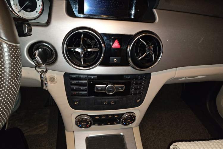 Used Mercedes-Benz GLK-Class 2012 GLK 300 4MATIC Dynamic Edition Audio And AC Panel