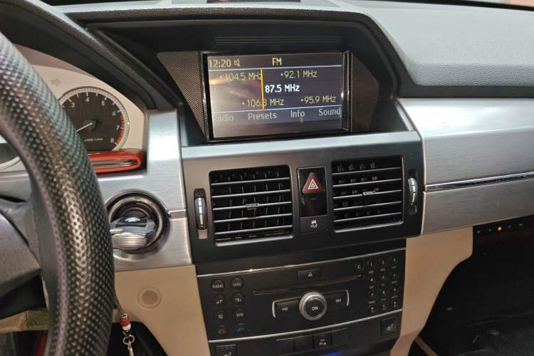 Used Mercedes-Benz GLK-Class 2012 GLK 300 4MATIC Dynamic Edition Audio And AC Panel