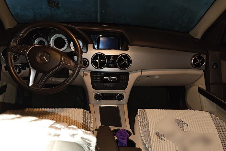 Used Mercedes-Benz GLK-Class 2012 GLK 300 4MATIC Dynamic Edition Center Console