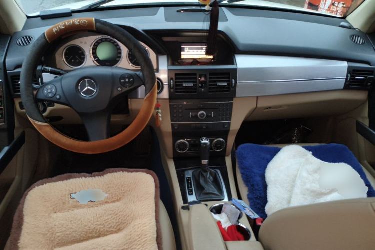 Used Mercedes-Benz GLK-Class 2012 GLK 300 4MATIC Dynamic Edition Center Console
