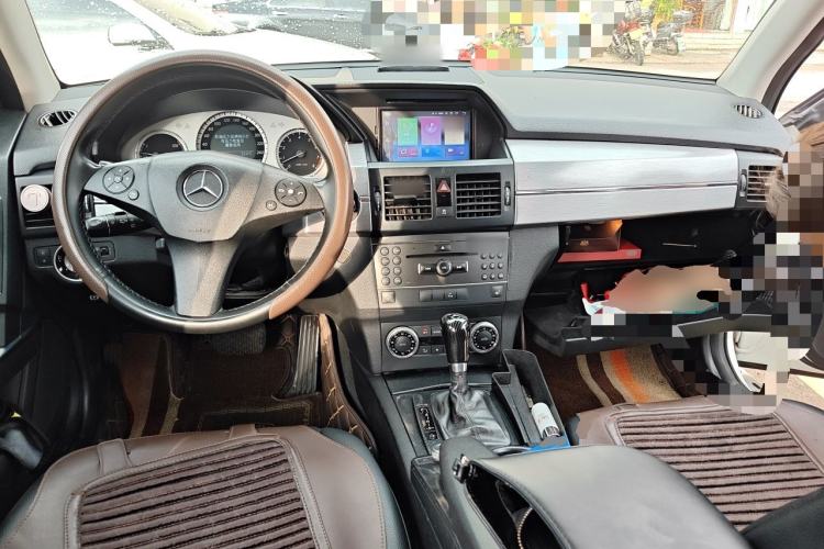 Used Mercedes-Benz GLK-Class 2012 GLK 300 4MATIC Fashion Model Center Console