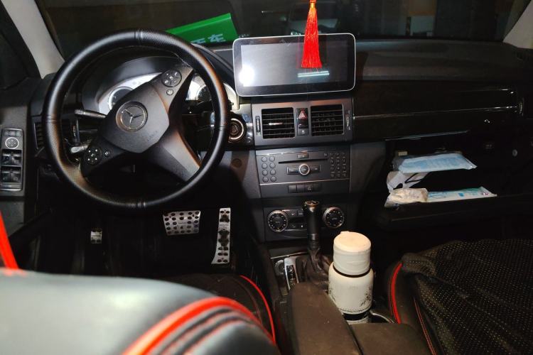 Used Mercedes-Benz GLK-Class 2012 GLK 300 4MATIC Dynamic Edition Center Console